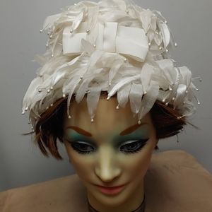 Ladies vintage White hat with pearls